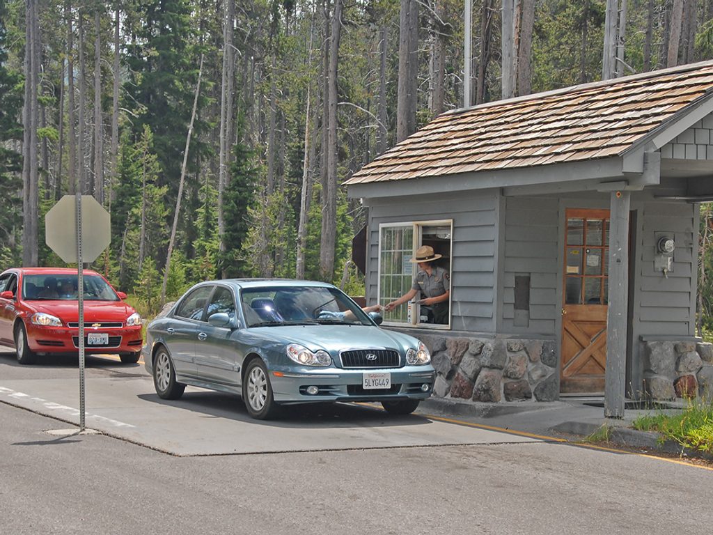 Annie Spring Entrance Station, Crater Lake National Park
