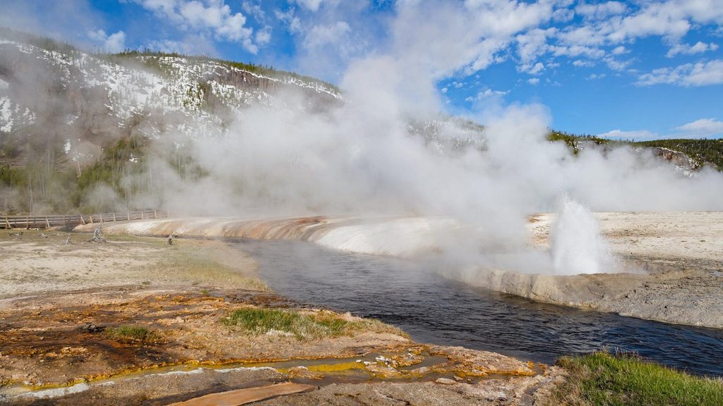 Cliff Geyser, Yellowstone National Park