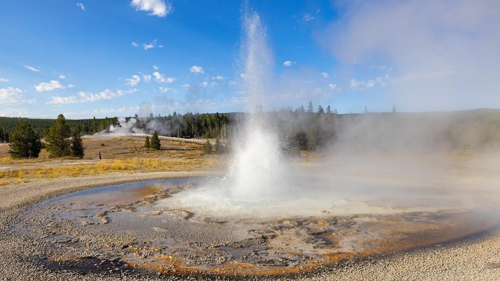 Sawmill Geyser, Yellowstone National Park