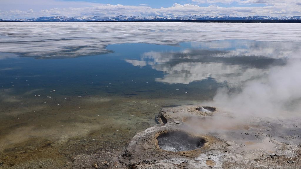 Lakeshore Geyser, Yellowstone National Park