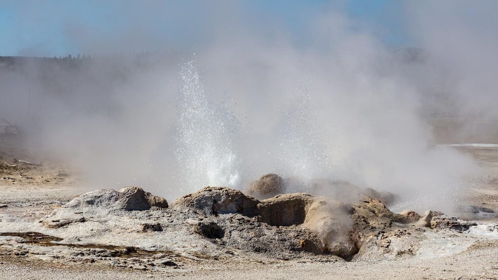Jet Geyser, Yellowstone National Park