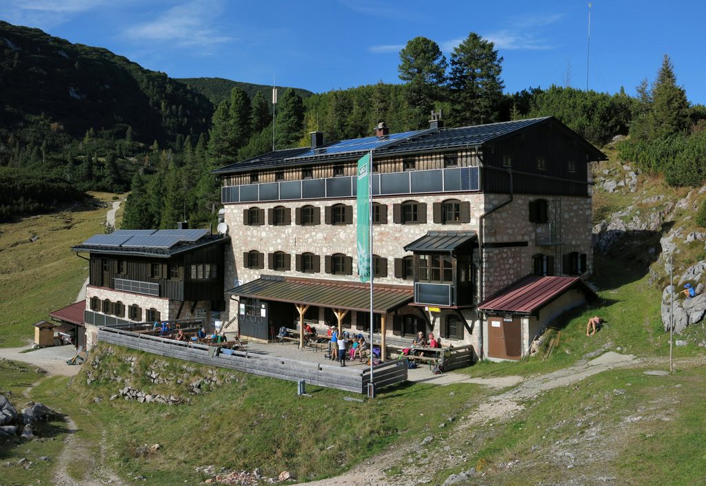 Neue Traunsteiner Hütte via Wachterlsteig, Berchtesgaden National Park
