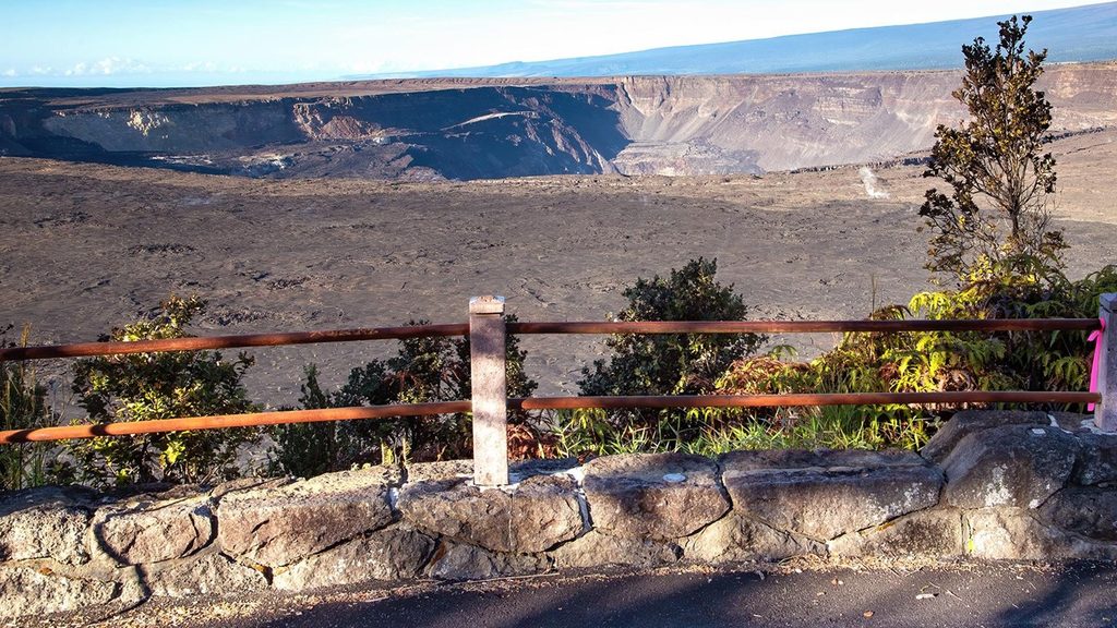 Kūpinaʻi Pali (Waldron Ledge), Hawaiʻi Volcanoes National Park