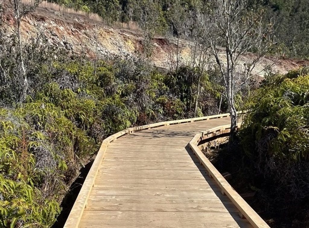 Sulfur Banks Trail, Hawaiʻi Volcanoes National Park